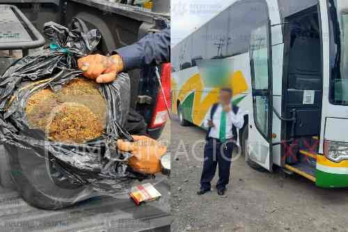 Remiten a 22 pasajeros y conductor de camión al MP en Ozumba; encontraron droga
